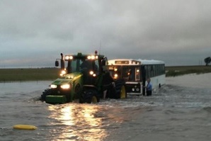 http://media.senwes.co.za/Global/images/JDI/Images/articles/2017/02/tractor_in_floodwater_rescue.jpg    